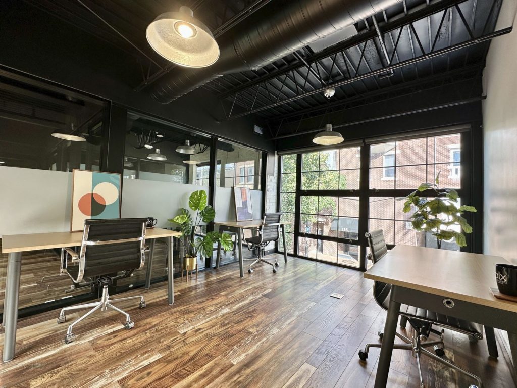 11 Photos - Lee Street Offices Desks (3)