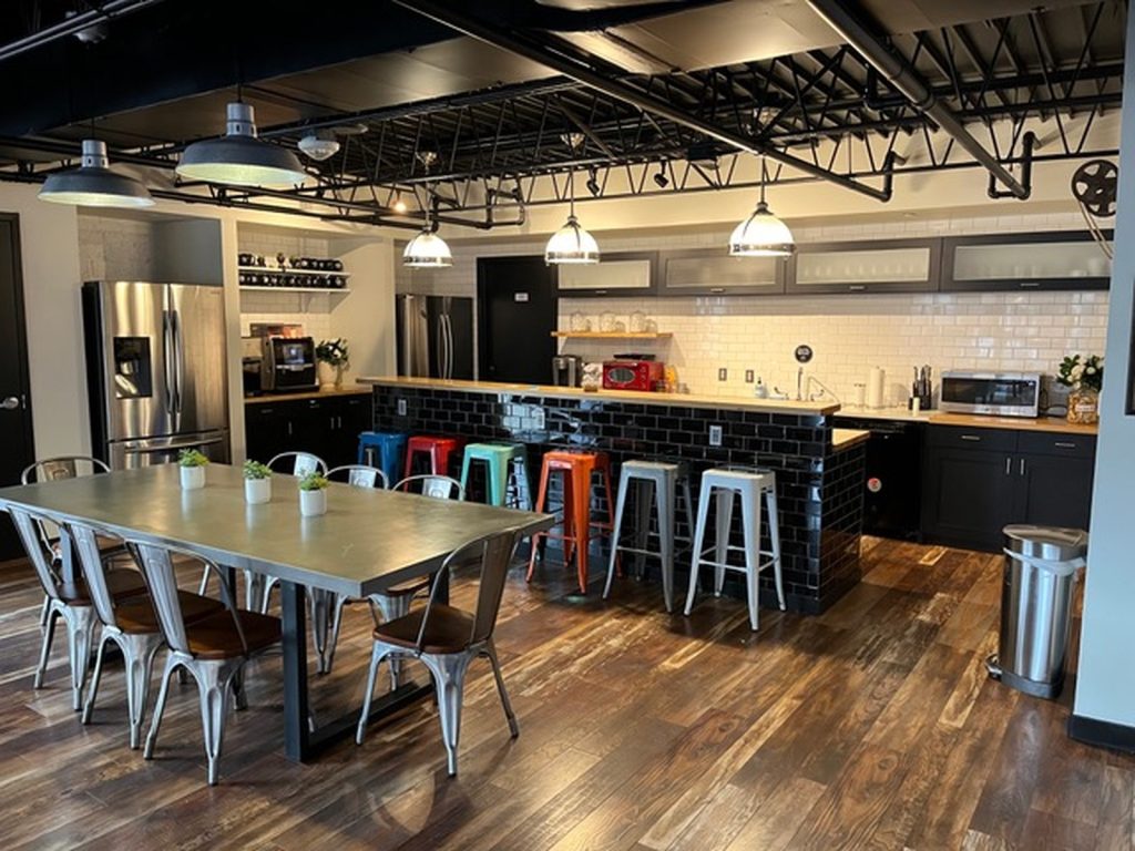 14 Photo - Dining to Kitchen